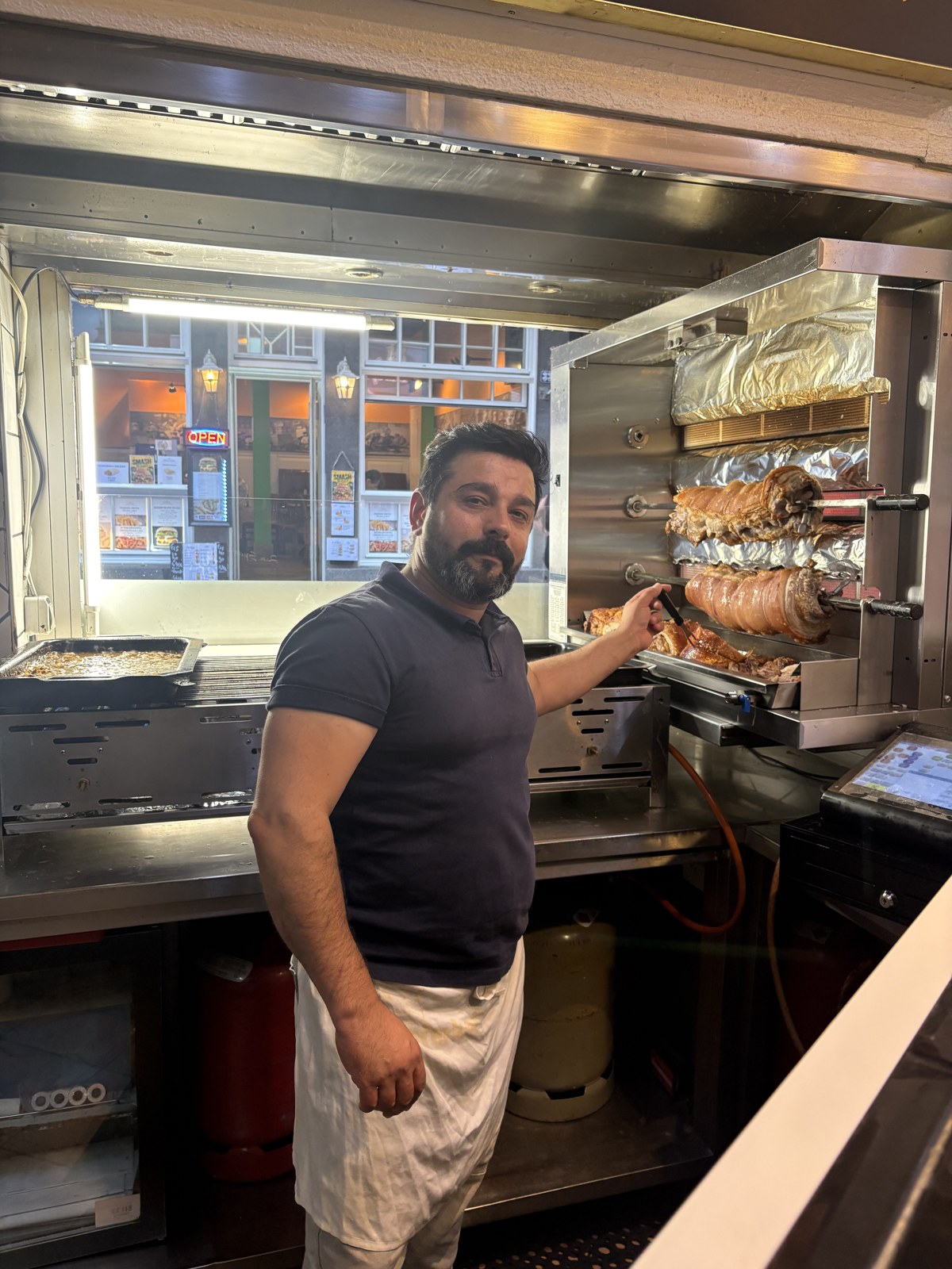 Mehdi Shokuhimanesh am Grill